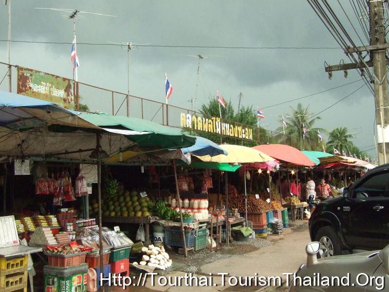 Nong Cha Om Fruit Market